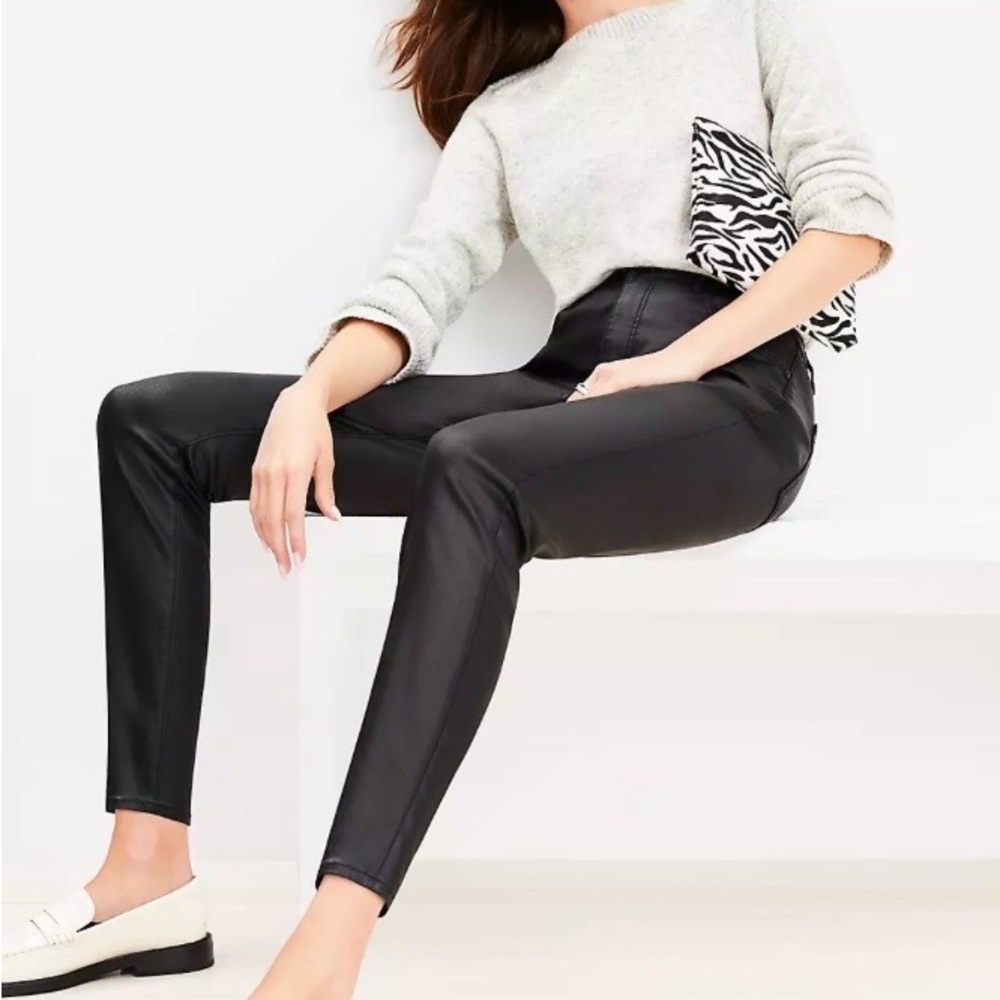 Loft Coated High Rise Skinny Jeans in Black - Size 8